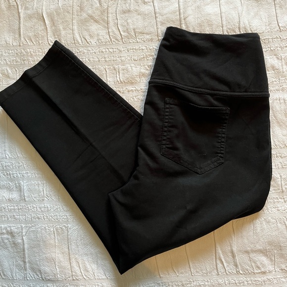 intro. Denim - Intro. Love the fit Woven Capri Black Leggings